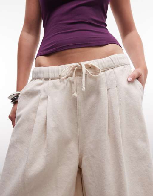 COLLUSION pleated balloon short in ivory, 3 of 5