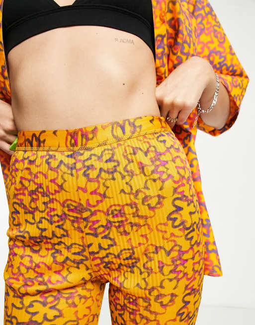 COLLUSION - Plissé flare-broek met abstracte bloemenprint in perzikkleur, deel van co-ord set, 2 van 4