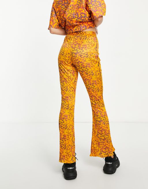 COLLUSION - Plissé flare-broek met abstracte bloemenprint in perzikkleur, deel van co-ord set, 3 van 4