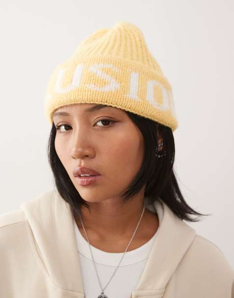 COLLUSION - Pluizige beanie met logo in lichtgeel - view 1