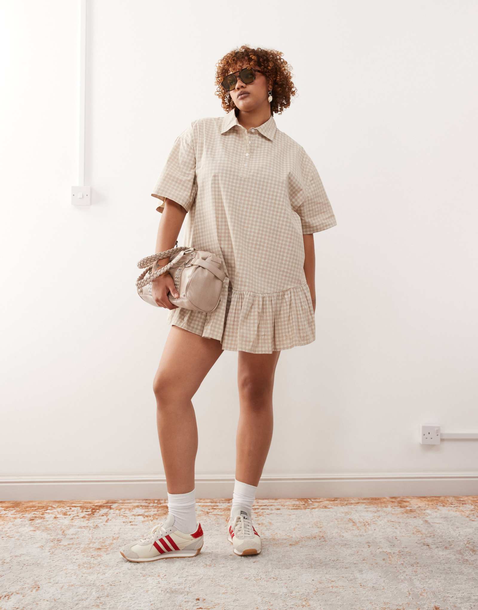 Плиссированная юбка-рубашка в клетку COLLUSION Plus в нейтральную клетку