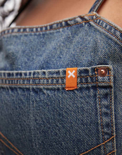 COLLUSION Plus denim wikkeljurk in mid-wash, 2 van 4