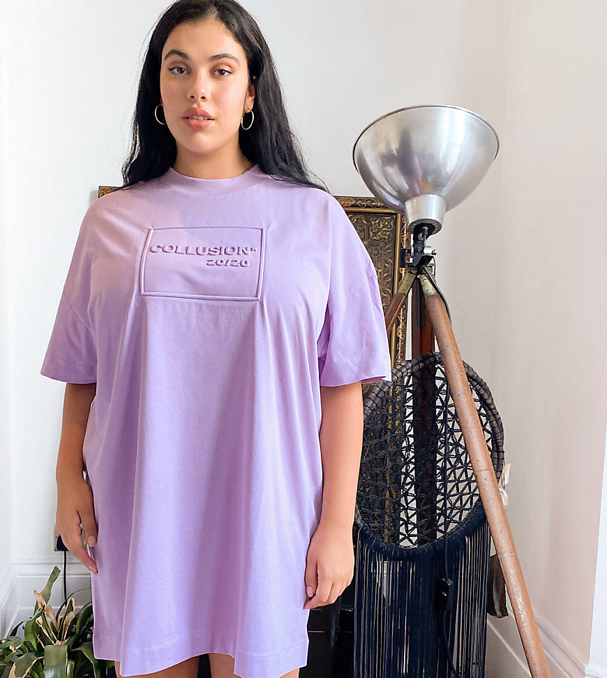 COLLUSION Plus - Exclusieve korte T-shirtjurk met logo in reliëf in lila-Paars