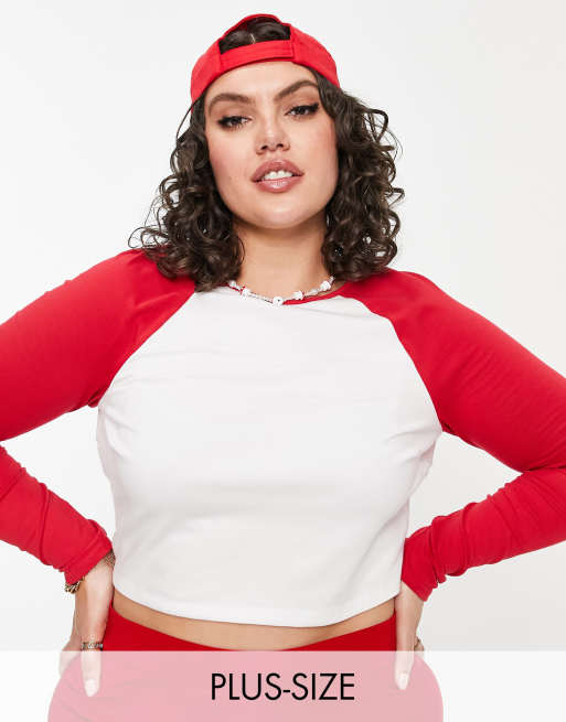 COLLUSION Plus - Exclusives - Combi-set van T-shirt met lange raglanmouwen en discoshort in rood, 3 van 3