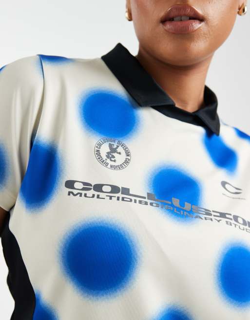 COLLUSION Plus – Figurbetontes Fußball-T-Shirt mit verschwommenen Polka-Dots, 3 von 4