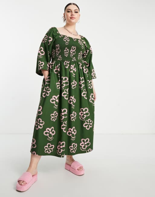 COLLUSION Plus – Gesmoktes Maxi-Hängerkleid in Grün mit Engelsärmeln und Blumenmuster, 2 von 4