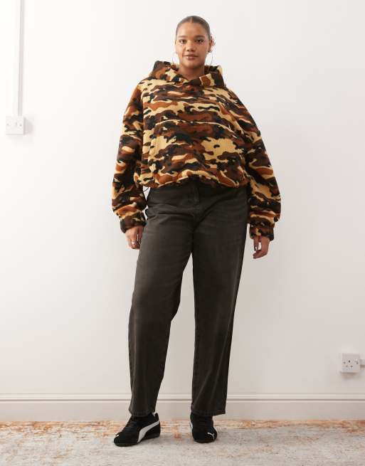 COLLUSION Plus – Kapuzenpullover aus Teddyfell mit Military-Muster, 4 von 4
