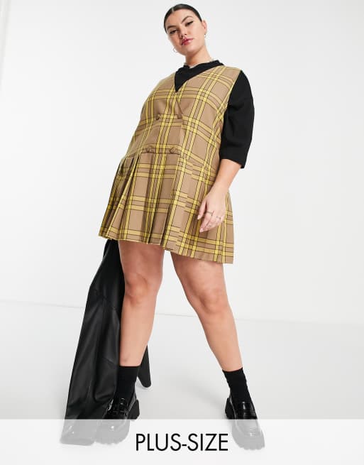 COLLUSION Plus – Kariertes Mini-Latzkleid in Braun