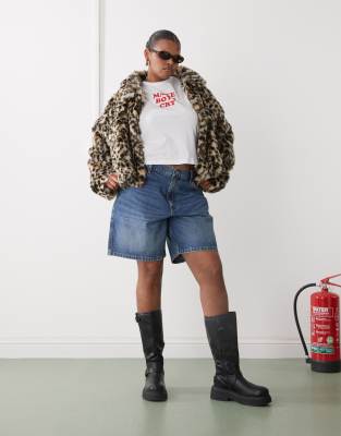 COLLUSION Plus - Locker sitzende Denim-Jorts in mittelblauer Waschung