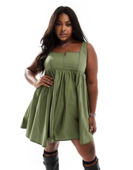 COLLUSION Plus – Mini-Hängerkleid aus Baumwolle in Khaki mit eingekerbtem Ausschnitt
