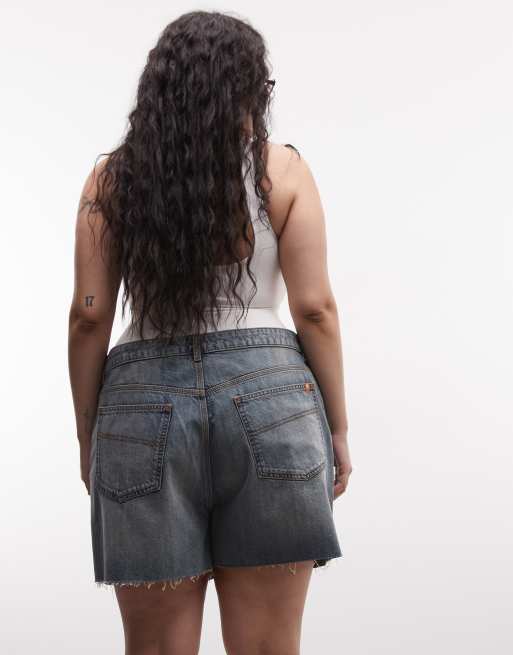 COLLUSION Plus – Mom-Shorts mit unversäubertem Saum in heller Waschung, 2 von 5