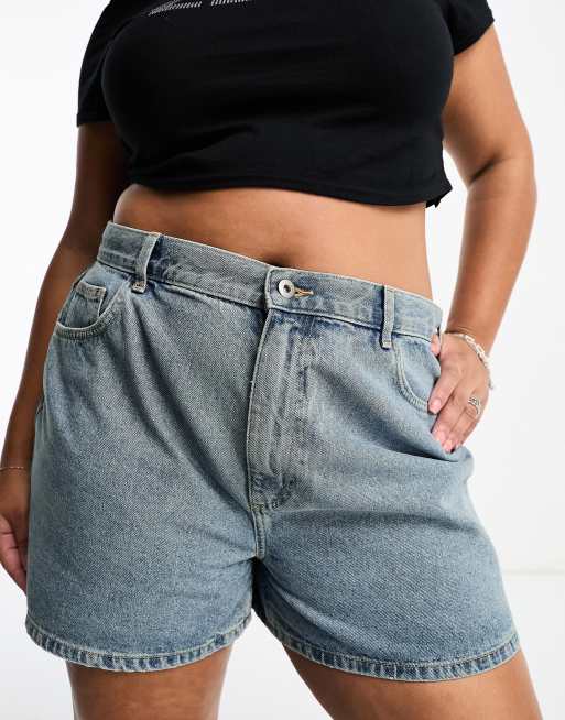 COLLUSION Plus – Niebieskie szorty jeansowe mom fit