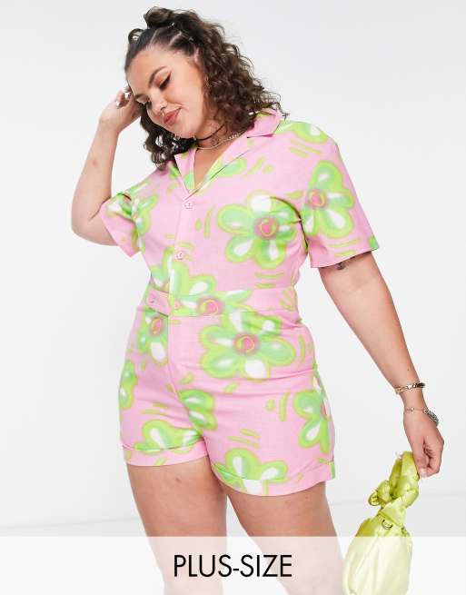COLLUSION Plus - Playsuit met korte mouwen en knoopsluiting in roze met bloemenprint