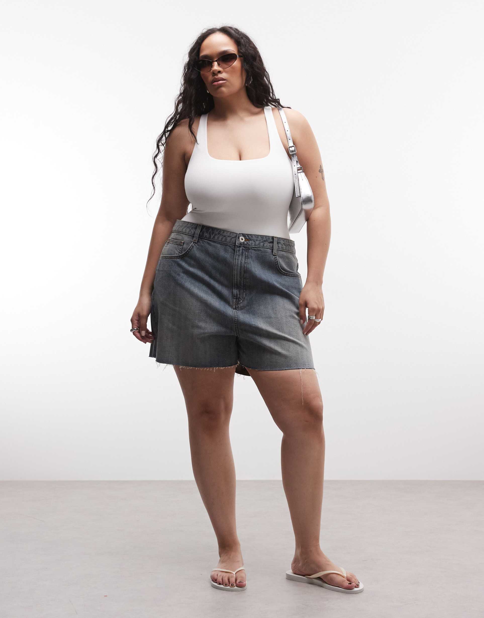 collusion plus raw hem mom shorts in lightwash