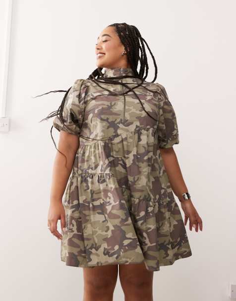 COLLUSION Plus - Smock-minikjole med lynlås og camouflage-print i bomuld - view 1