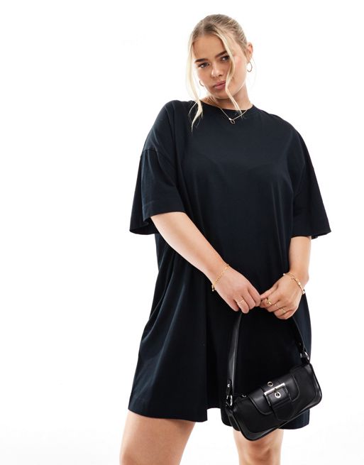 COLLUSION Plus – T-Shirt-Kleid in Schwarz mit Minilänge