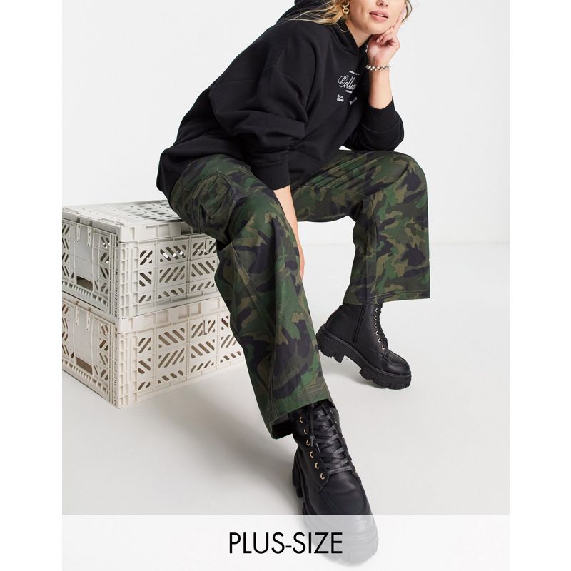 YvgSG Pantaloni e leggings COLLUSION Plus - Ultimate - Pantaloni a vita bassa kaki con stampa mimetica
