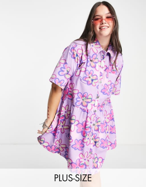 Collusion Plus - Vestito grembiule in twill viola a fiori con bottoni