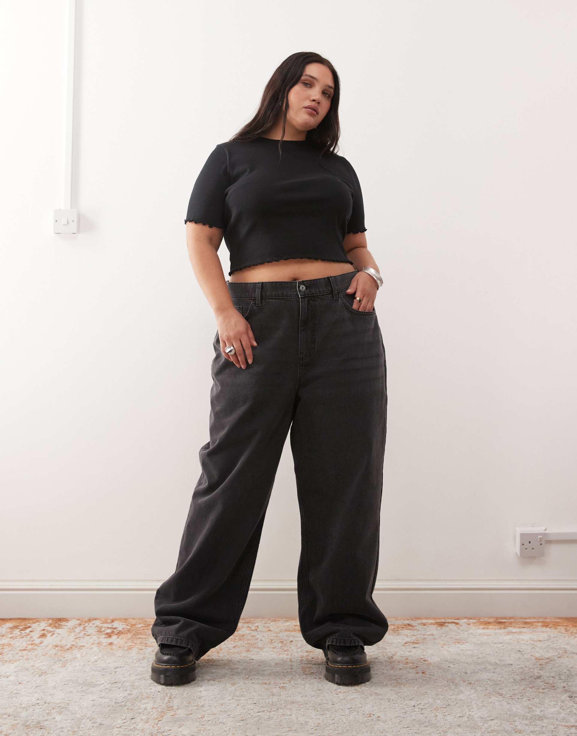 collusion plus x001 antifit mid rise jeans in washed black