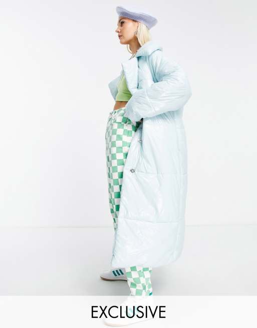 COLLUSION polyester longline puffer coat in high shine blue - LILAC