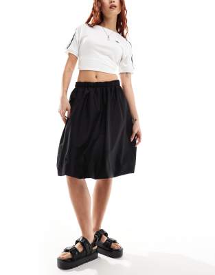 Collusion Poplin Midi Bubble Skirt In Black
