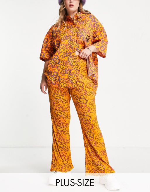 COLLUSION - Print - Plissé flare-broek van co-ord set met abstracte bloemenprint in perzikkleur