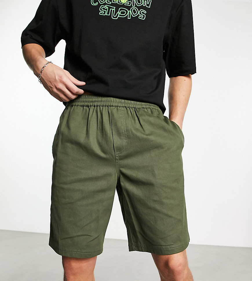 pull on shorts in dark khaki-Green