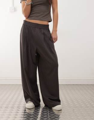 Collusion Pull On Wide Leg Pants In Gold