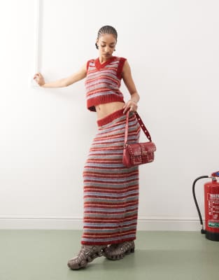 COLLUSION - Pull sans manches duveteux à col V - Bordeaux-Gris