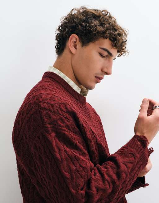COLLUSION Pullover mit Rundhalsausschnitt und Zopfmuster im Used-Look in Burgunderrot, 2 von 5