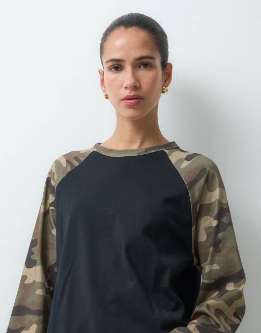 COLLUSION raglan à manches longues coupe carrée noir et imprimé camouflage, 2 de 5