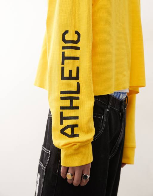 COLLUSION - Recht voetbalshirt met lange mouwen en 'Athletic'-print in geel, 4 van 4