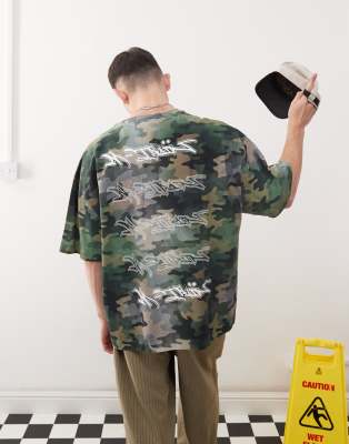 Collusion COLLUSION relaxed graffiti graphic t-shirt in camo print-Multi