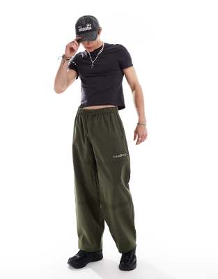 relaxed skater pants in olive-Green