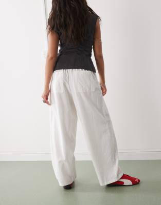 COLLUSION relaxed woven balloon pant with linen in white