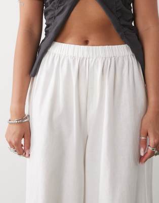 COLLUSION relaxed woven balloon pant with linen in white
