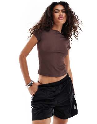 Collusion COLLUSION ribbed cap sleeve top in brown