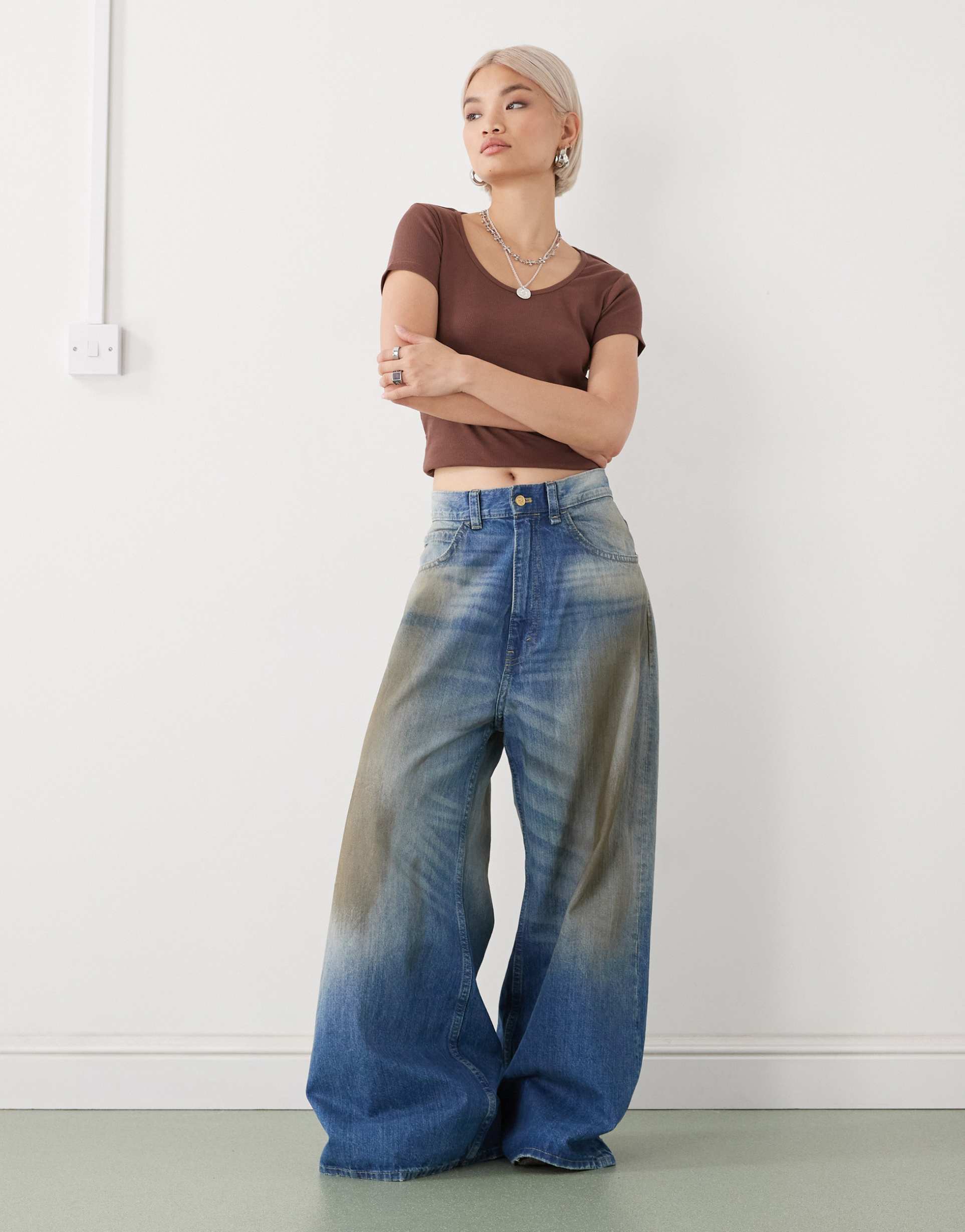 collusion ribbed short sleeve scoop neck top in chocolate