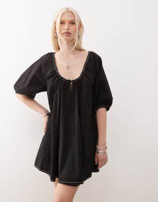 COLLUSION - Robe babydoll courte virevoltante à manches bouffantes - Noir