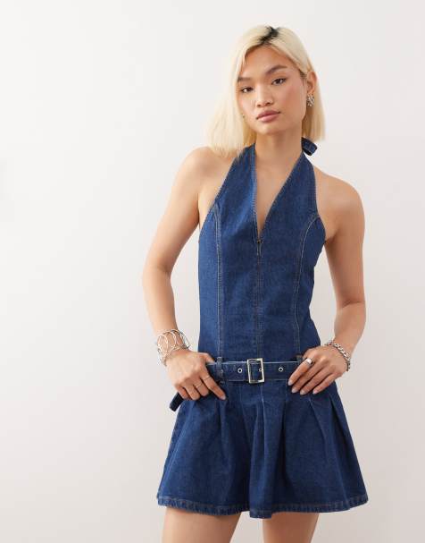 COLLUSION - Robe courte dos nu en jean avec ceinture style années 90 - Bleu - view 1