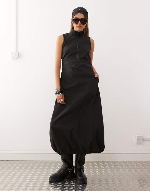COLLUSION - Robe mi-longue en tissu technique à col montant
