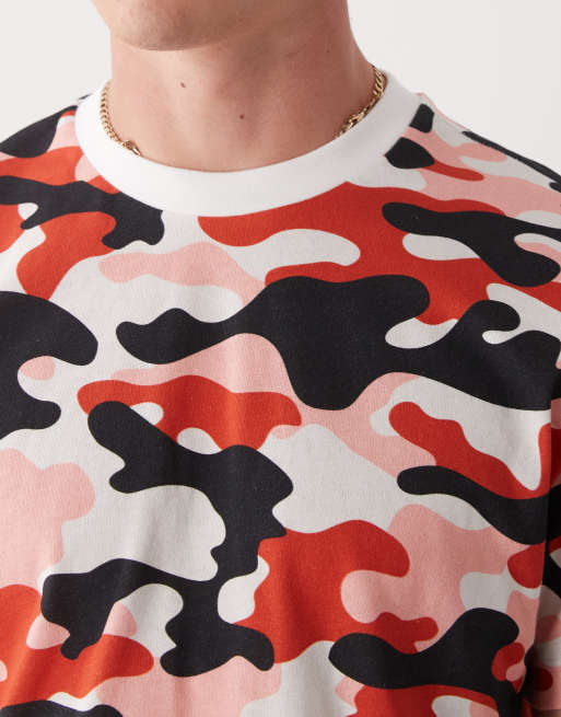 COLLUSION – Röd, kamouflagemönstrad, smal t-shirt, 5 av 5