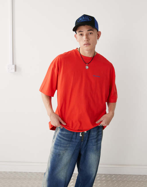 COLLUSION – Röd t-shirt med blått tryck med koordinater, 2 av 4