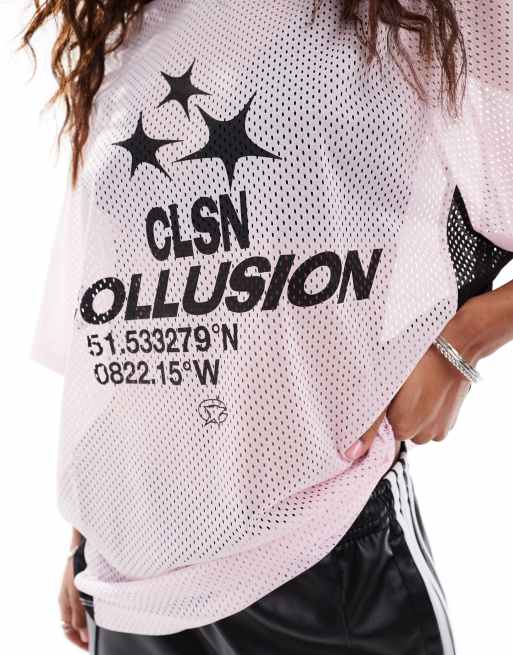 COLLUSION – Różowy T-shirt oversize z dekoltem w szpic w piłkarskim stylu, 3 z 4