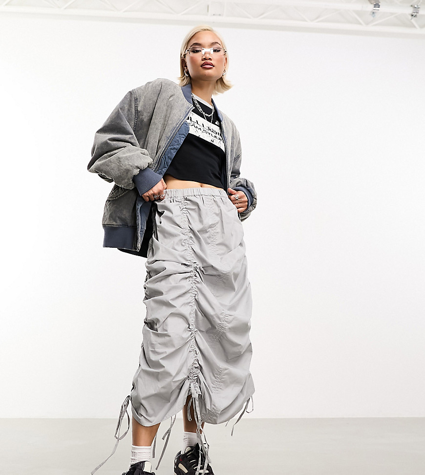Collusion Ruched Parachute Midi Skirt In Light Gray