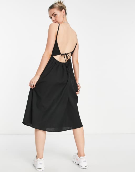 COLLUSION – Rückenfreies Midikleid in Schwarz mit Riemchendetails 