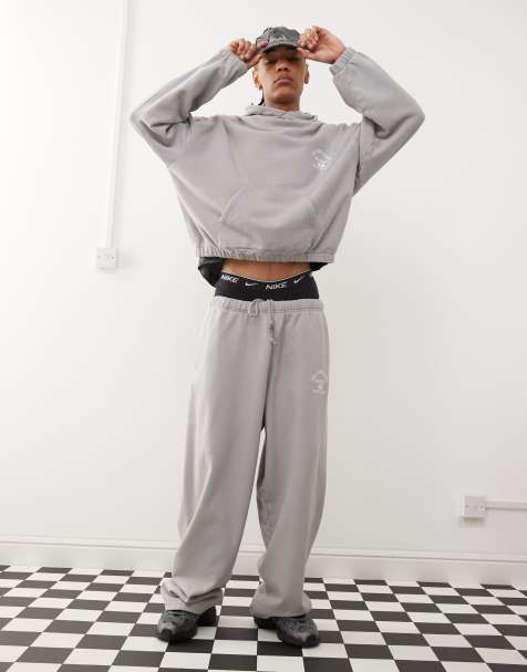 COLLUSION - Ruimvallende baggy joggingbroek met print in grijs - view 1