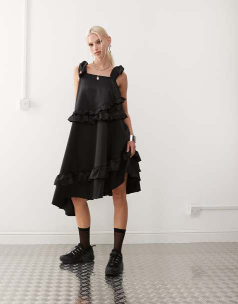 COLLUSION – Satin-Hängerkleid in Schwarz mit Rüschen - view 1