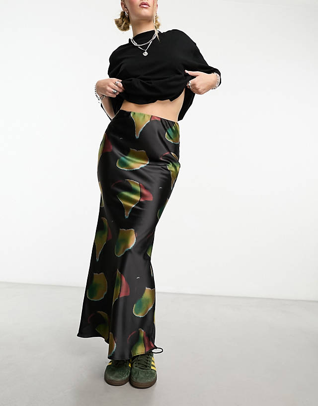 Collusion - satin maxi skirt in abstract print