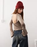 [Collusion] COLLUSION scoop back textured top with flare sleeve-Brown L BROWN